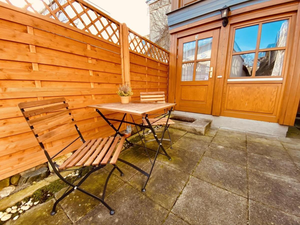 Apartment Deck 3 *